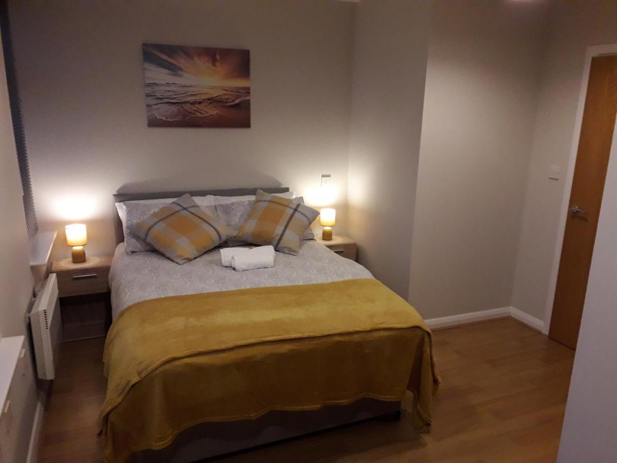 Luxury And Stylish 2 Bedroom Apartment With En-Suite Luton  Buitenkant foto