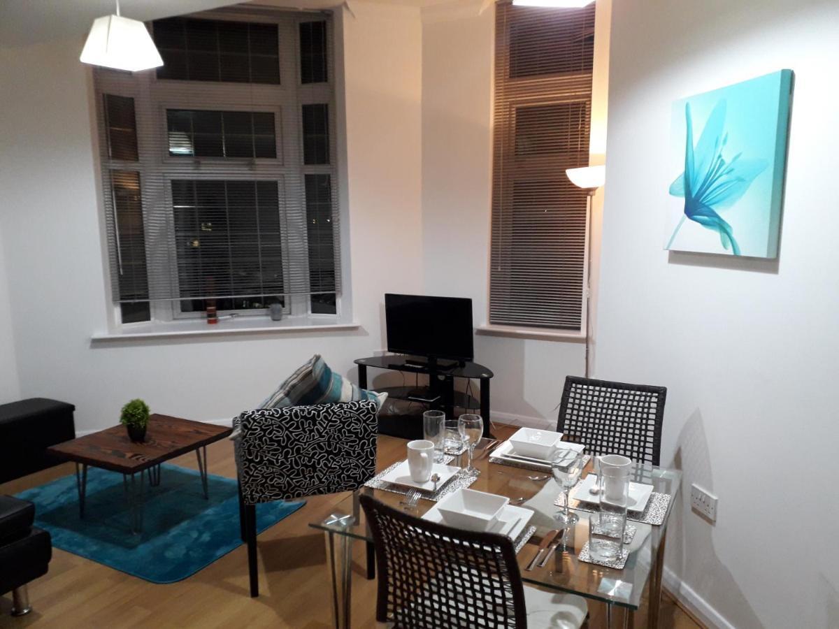 Luxury And Stylish 2 Bedroom Apartment With En-Suite Luton  Buitenkant foto