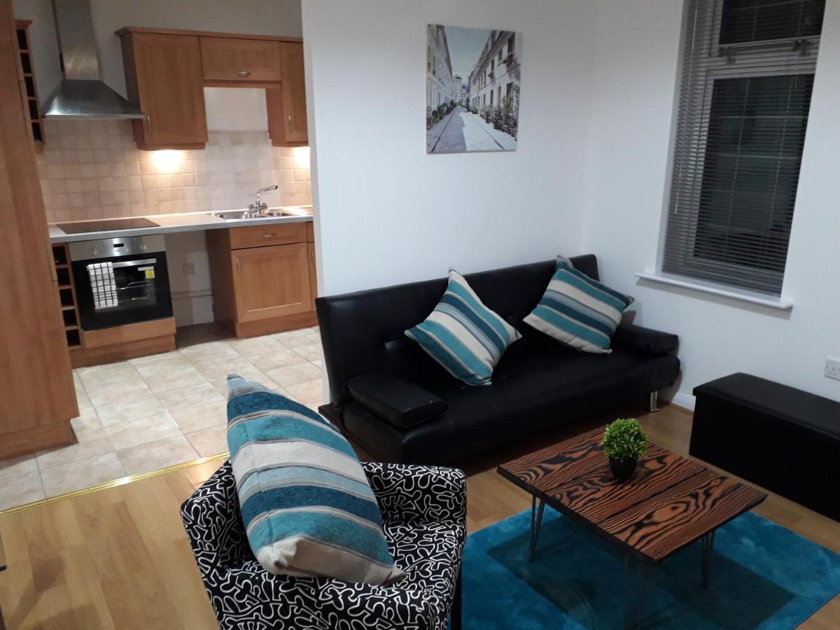 Luxury And Stylish 2 Bedroom Apartment With En-Suite Luton  Buitenkant foto