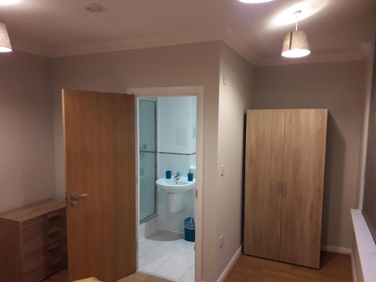 Luxury And Stylish 2 Bedroom Apartment With En-Suite Luton  Buitenkant foto